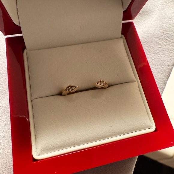 18K Yellow Gold Open Marquise Shape Band - Picture 2 of 3